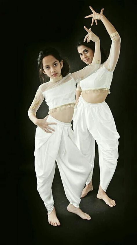 Western Dance Costume, Western Dance, Disco Costume, India Clothes, Group Dance, Indo Western, Dance Costume, Dance Outfits, Dance Costumes