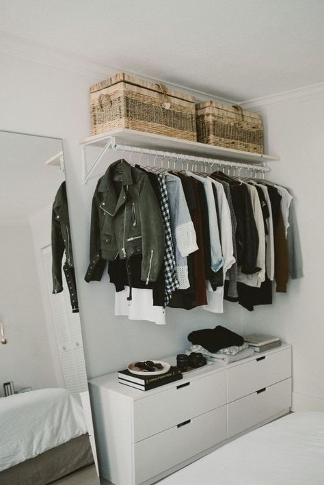 Minimalist Walk In Closet, Bedroom With No Closet Ideas, No Closet Bedroom, Apartment Walk In Closet, Open Closet In Bedroom, Modern Small Closet, Closet Decluttering, Diy Kast, Closet Dresser