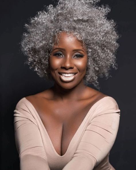 Beautiful Silver Fox tresses ❤️ Cabello Afro Natural, Grey Curly Hair, Beautiful Gray Hair, Natural Gray Hair, Pelo Afro, Beautiful Natural Hair, Hair Crush, American Woman, Hair Journey