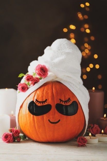 Spa Painted Pumpkins, Ideas De Calabazas Halloween, Spa Pumpkin Painting, Halloween Skincare, Cute Painted Pumpkin Ideas, Pumpkin Paintings, Halloween Pumpkin Crafts, Creative Pumpkin Painting, Creative Pumpkin Decorating