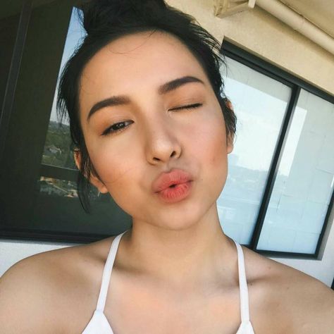 kiss!! Kyline Alcantara, Gal Gadot Wonder Woman, Instagram Pose, Gal Gadot, Katy Perry, Pop Star, Kendall Jenner, Aesthetic Girl, Black Pink