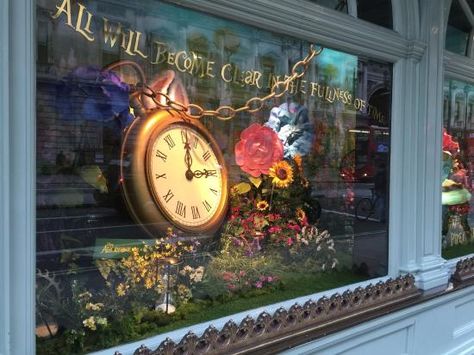 Windows Images, Mason London, Alice In Wonderland Tea Party Birthday, Store Window Displays, Fortnum Mason, Window Display Design, Retail Inspiration, Window Decorations, Themed Decorations