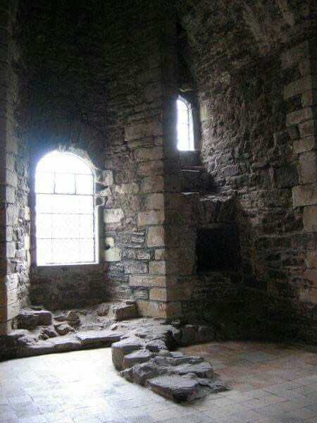 Doune castle, Scotland Doune Castle Scotland, Old Scottish Castle, Edinburg Castle, Doune Castle, Scotland Aesthetic, York Castle, Castle Interior, Castle Scotland, Castle Aesthetic