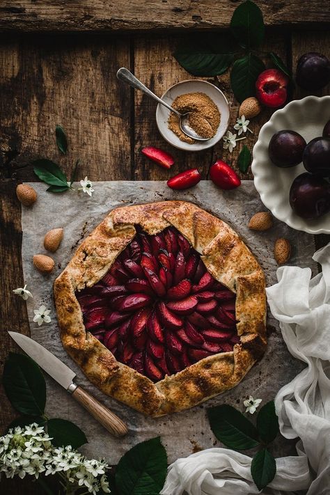 Rhubarb Galette, Tiramisu Cheesecake, Galette Recipe, Fruit Filling, Food Photography Inspiration, Pie Tart, Sweet Pie, Strawberry Rhubarb, Food Photography Styling