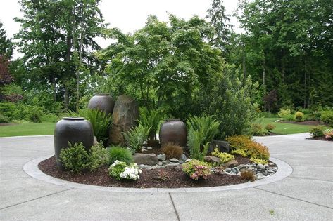 Garden Design - Woodinville, WA - Photo Gallery - Landscaping Network Circle Driveway Landscaping, Circular Garden, Sidewalk Landscaping, Circle Driveway, Driveway Entrance Landscaping, Pathway Landscaping, Driveway Entrance, Driveway Design, Fall Creek