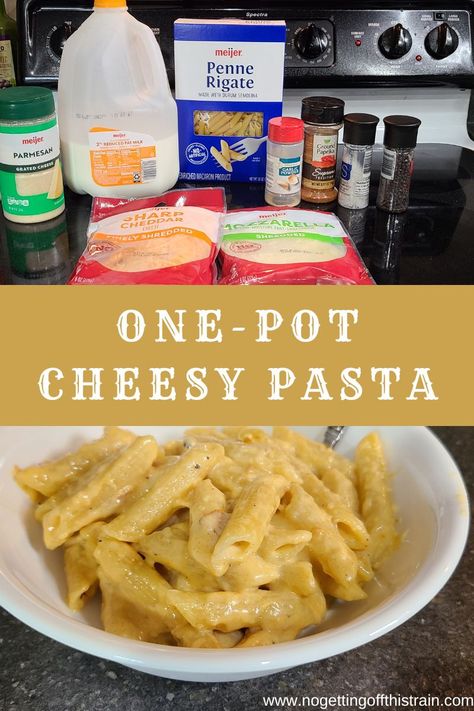 Make dinnertime a snap with this One Pot Cheesy Pasta! It's creamy, cheesy, and is done in less than 30 minutes! Cheesey Pasta, Cheesy Noodles, Cheesy Pasta Recipes, Pasta Easy, Simple Green Salad, Cheesy Pasta, One Pot Dinner, Pasta Salad Recipes, Full Meal Recipes