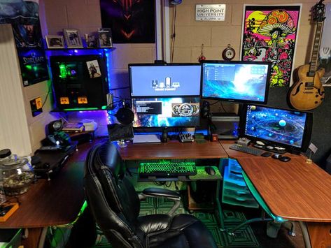 Battle station update turned my desk 90° and re arranged layout. - Imgur Office Arrangement Layout, Computer Battlestations, Office Arrangement, Video Game Room Decor, Pc Games Setup, Simple Computer Desk, Battle Stations, Gaming Desk Setup, Battle Station