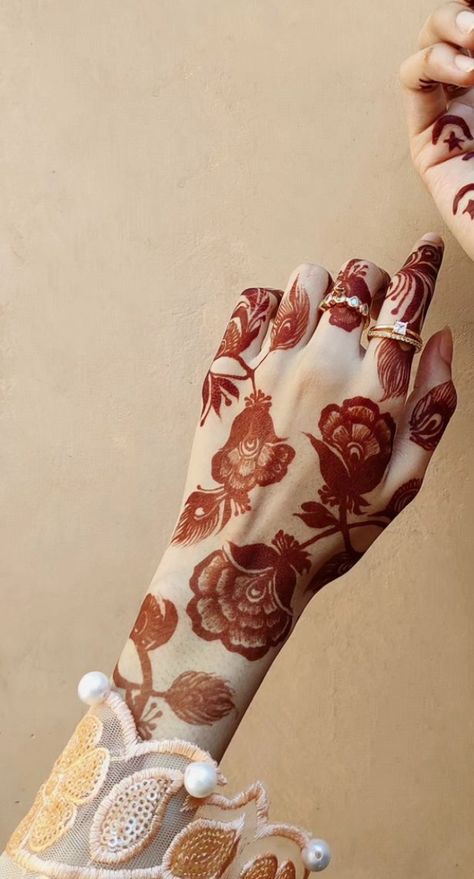 Tato Henna, Henna Tattoo Designs Hand, Latest Henna Designs, Simple Mehndi Designs Fingers, Very Simple Mehndi Designs, Pretty Henna Designs, Henna Tattoo Designs Simple, Stylish Mehndi Designs, Latest Bridal Mehndi Designs