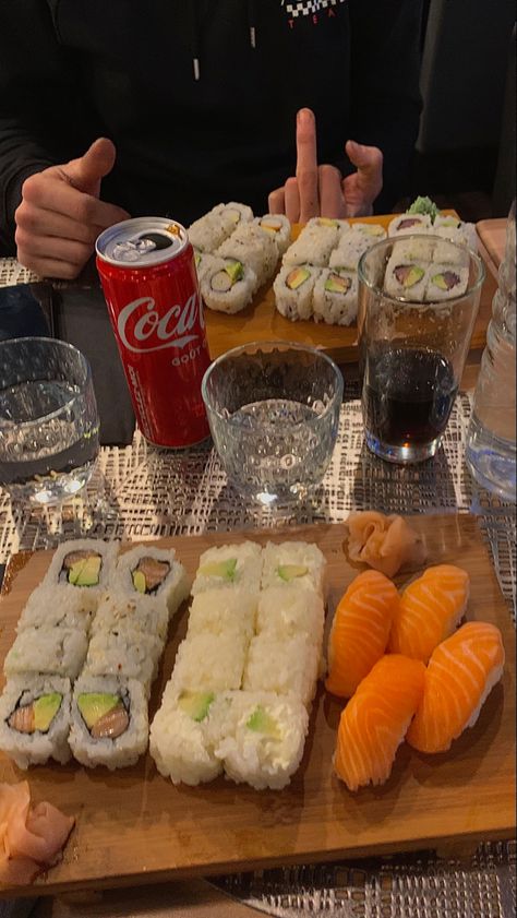 Sushi Date, Asian Aesthetic, Asian Snacks, Lunch Date, Wine And Dine, What To Cook, Food Obsession, Asian Food, Aesthetic Food