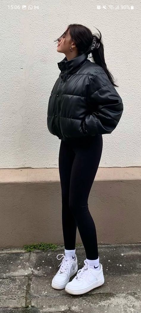 Gym Outfits Winter, Outfits Leggins, Pose Fotografi, Fashion Top Outfits, Effortlessly Chic Outfits, Miniskirt Outfits, Winter Fits, Casual Winter Outfits, Teenage Fashion Outfits