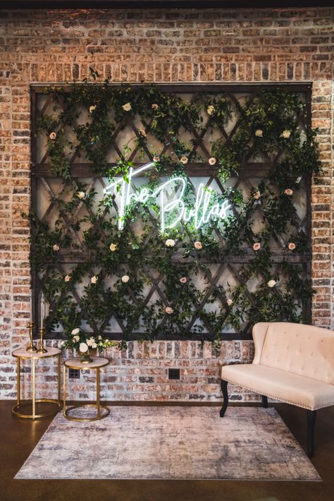 Iron Manor's florist-friendly design features are everywhere you look throughout the venue May Wedding Colors, Iron Manor, Cross Photography, Modern Wedding Venue, English Castles, May Weddings, Green Wedding, Modern Wedding, Wedding Pictures