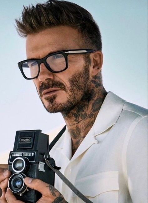 Cool Glasses For Men, Mens Prescription Glasses, Retro Glasses Frames, Corporate Portraits, David Beckham Style, Corporate Portrait, Rugged Men, Cool Glasses, Mens Haircuts Short