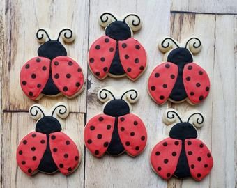 Bug Sugar Cookies, Ladybug Sugar Cookies, Butterfly Theme Party Favors, Ladybug Cookies, Ladybug Cakes, Gender Reveal Cookies, Ladybug Baby Shower, Ladybug Birthday Party, Baby Ladybug