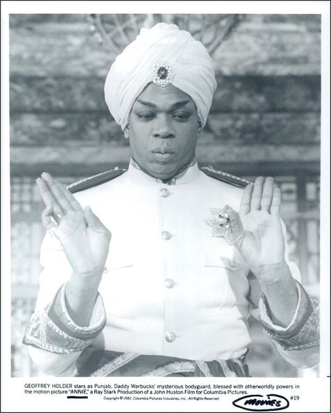 Geoffrey Holder as 'Punjab' in Annie (1982) Geoffrey Holder, Annie The Movie, Annie 1982, Moorish Art, 80's Movies, Musical Costumes, John Huston, Black Like Me, Bernadette Peters