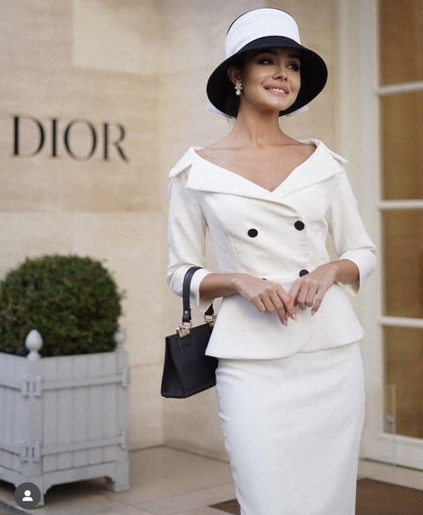 Outfit Elegantes, Classy Winter Outfits, Bright Fashion, Women's Headwear, Vintage Hats, Business Dresses, Glamour Fashion, Black White Fashion, Modern Outfits