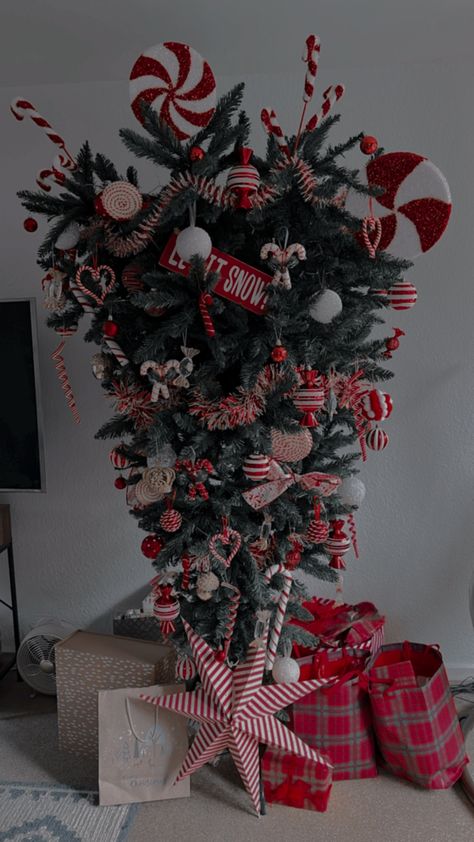 Upside Down Grinch Tree, Upside Down Grinch Christmas Tree, Whimsical Grinch Christmas Tree, Upside Down Christmas Tree Ideas, Grinch Elegant Tree, Crazy Christmas Trees, Black Amd White Tree With Grinch, Christmas Tree Grinch Theme Multi Color, Kwanzaa Decorations