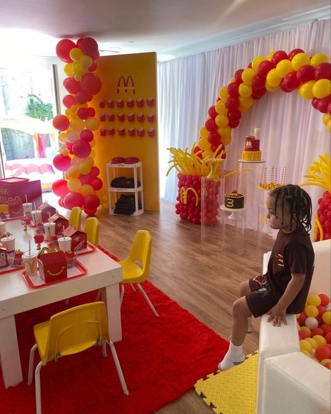 Mcdonalds Birthday Party, Hot Dog Party, Small Fry, Dog Party, Birthday Party Decor, Balloon Diy, 5th Birthday, Bday Party, Birthday Theme