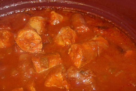 Sausage Red Gravy, Sausage Creole, Tomato Gravy Recipe, Creole Dishes, Cajun Recipes Authentic, Red Gravy, Cajun Sausage, New Orleans Recipes, La Eats