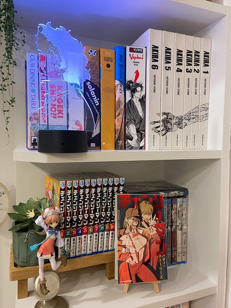 Japanese Anime Room, Manga Shelf Inspiration, Bookshelves Manga, Anime Book Shelf, Manga And Figure Shelf, Manga Collection Shelf, Anime Shelf Ideas, Manga Collection Room Aesthetic, Manga Collection Room