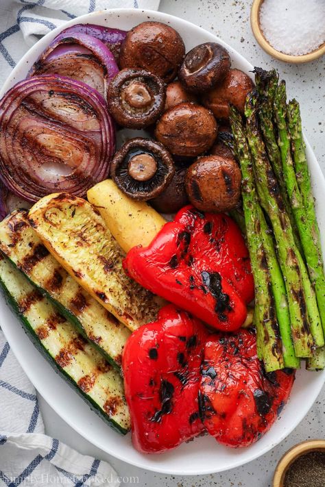 This simple Grilled Vegetables recipe is so easy & flavorful. Brushed with garlic, salt, and pepper, these veggies are charred to perfection. Vegetables For Grilling, Bbq Grilled Vegetables, Grilled Vegetables In Oven, Grilled Vegetables Oven, Grilled Vegetables On The Grill, Grilled Veggies On The Grill, Marinated Grilled Vegetables, Grilled Corn Salsa, Crispy Baked Chicken Thighs