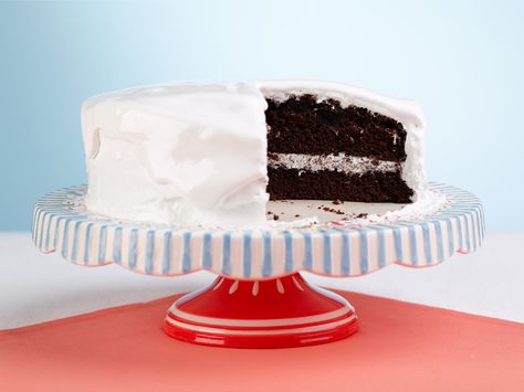 Chocolate Cake with Divinity Icing Recipe : Trisha Yearwood : Food Network - FoodNetwork.com Divinity Frosting, Flowerless Chocolate Cake, Chocolate Marshmallow Cake, Marshmallow Icing, Trisha Yearwood Recipes, Cookies Cupcake, Cake Frosting Recipe, Trisha Yearwood, White Frosting