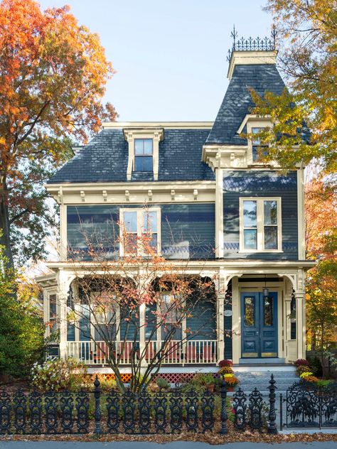 This stunning Victorian home is found just outside of Boston // #curbappeal // http://www.hgtv.com/design/outdoor-design/landscaping-and-hardscaping/copy-the-curb-appeal-newton-massachusetts-pictures?soc=pinterest Victorian House Colors, Victorian Exterior, Victorian Style Homes, Hgtv Magazine, Casas Coloniales, Victorian Architecture, Home Upgrades, Sims House, Pretty House