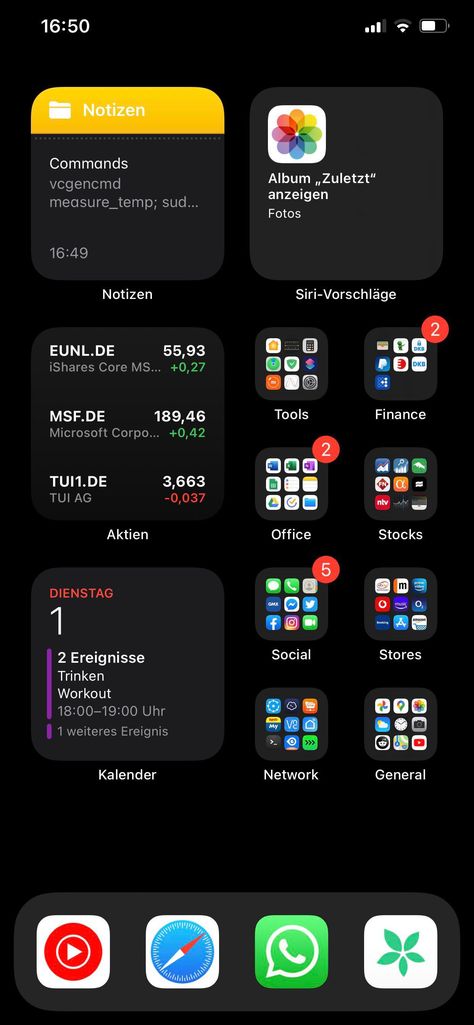 Iphone Home Screen Layout Organized, Ios Customization, Organize Phone, Home Iphone, Organize Phone Apps, App Home Screen, Personal Things, Perfectly Organized, Iphone Life Hacks