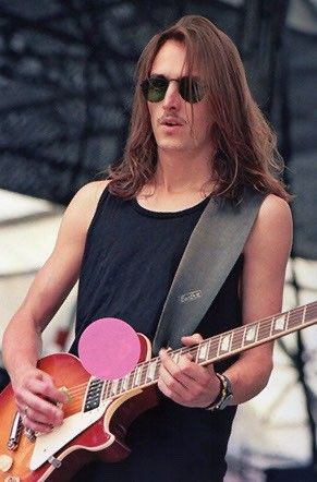 Mike Mccready, Grunge Guys, Grunge Music, 90's Grunge, Eddie Vedder, Pearl Jam, Hendrix, Rare Photos, Electric Guitar