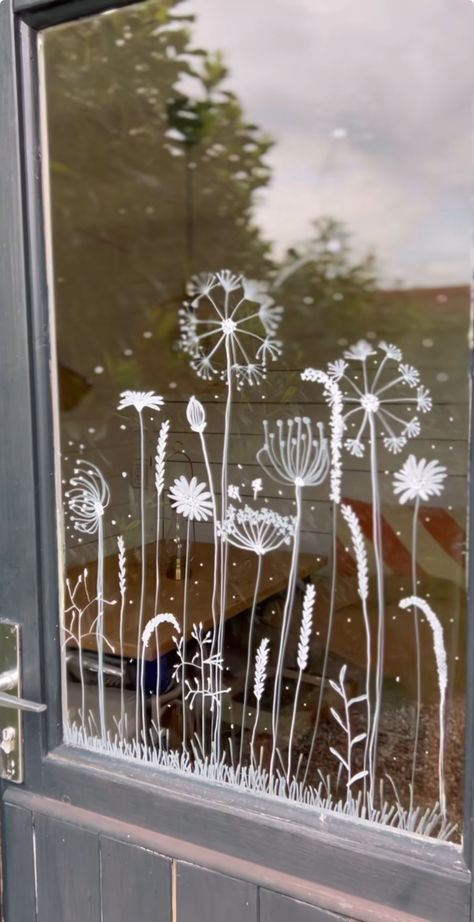 Posca Pens Window Art, Chalk Paint Window Art, Birthday Window Art, Window Marker Ideas, Window Art Drawing, Window Marker Art, Drawing On Windows, Spring Window Art, Window Chalk Art