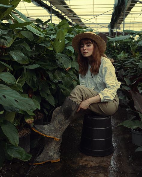 A woman sitting on a barrel in a greenhouse photo – Free Portrait Image on Unsplash Dark Personality, Emotional Detachment, Night Portrait, Best Business Ideas, Portrait Photography Women, Social Status, Woman Sitting, Girls Pin, Personal Relationship