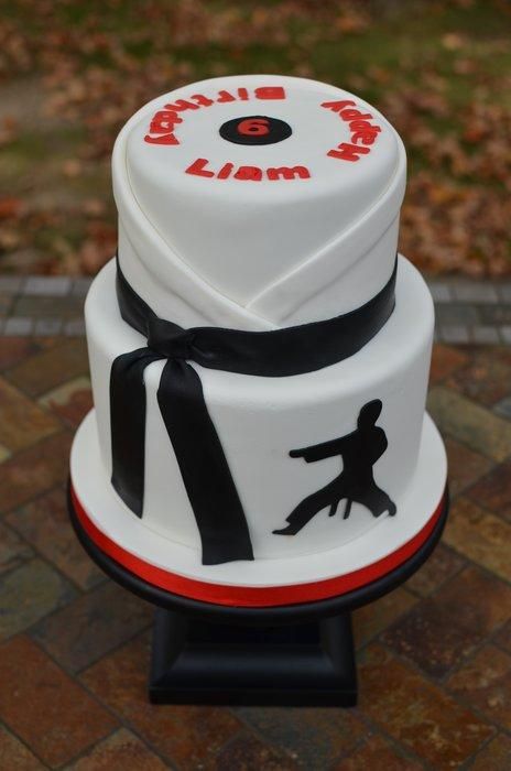 Karate Cake - Cake by Elisabeth Palatiello Karate Birthday Cake, Taekwondo Cake, Ninja Birthday Cake, Karate Cake, Karate Birthday Party, Martial Arts Birthday, Art Birthday Cake, Karate Party, Ninja Cake