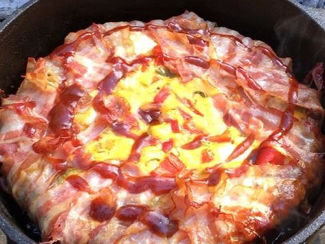 Grill Party, Bacon In The Oven, Dutch Oven Recipes, Rustic Kitchen Design, Hawaiian Pizza, Dutch Oven, Rustic Kitchen, Decoration Design, Bacon