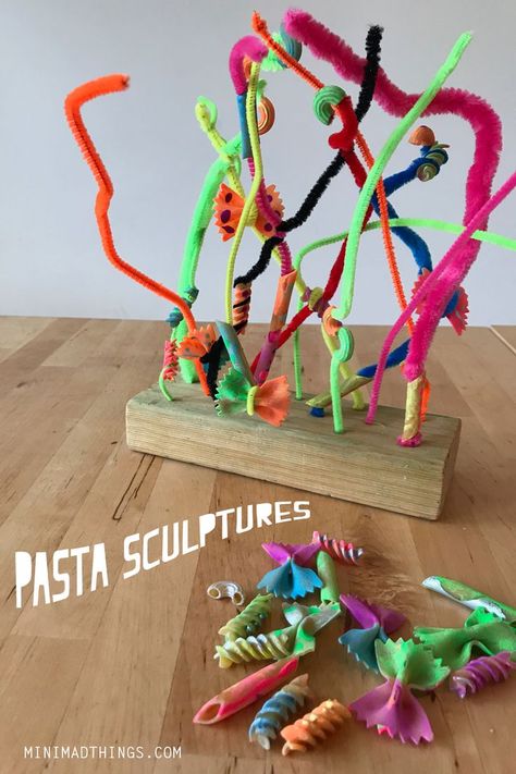 These fun painted pasta sculptures are fun to make and great for developing fine motor skills. For lots of fun kids craft ideas visit the MINI MAD THINGS craft blog. Tactile Art Projects, Painted Pasta, Line Sculpture, Kids Craft Ideas, Museum Ideas, Tactile Art, Easy Toddler, Small Pasta, Pipe Cleaners