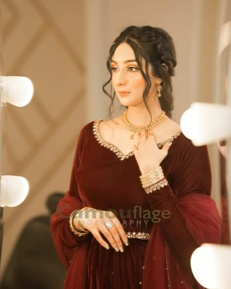 Valvat Dresses Simple, Velvet Wedding Dress Pakistani, Red Velvet Suit Designs Pakistani, Velvet Dress Designs Pakistani, Velvet Fancy Pakistani Dresses, Maroon Velvet Pakistani Dress, Velvet Pakistani Dress Nameera By Farooq, Velvet Pakistani Dress 2022, Dress Design Pakistani