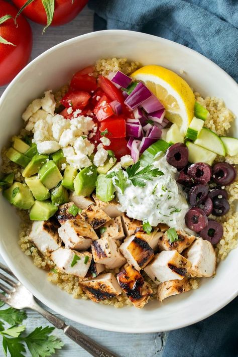 Medditeranean Chicken Bowl, Medditeranean Bowl, Greek Chicken Tzatziki, Greek Quinoa Bowl, Chicken Tzatziki, Greek Quinoa, Quinoa Bowls, Healthy Bowls Recipes, Grain Bowls