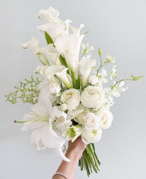 Timeless Elegance: White Wedding Bouquets in 2024 White Wedding Flowers Bouquet, Lilies And Roses, Modern Bridal Bouquets, Winter Bridal Bouquets, Elegant White Wedding, Lily Bridal Bouquet, Elegant Wedding Bouquets, White Bouquets, Summer Wedding Bouquets