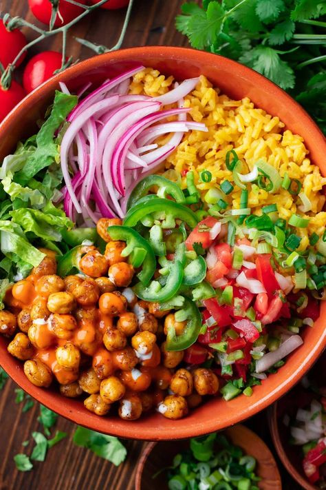 Chickpea Burrito Bowls Recipe - Peas and Crayons Blog Chickpea Burrito, Vegetarian Burrito Bowl, Burrito Bowls Recipe, Daniel Fast Recipes, Healthy Bowls Recipes, Vegan Chickpea, Buddha Bowls, Burrito Bowls, Crispy Chickpeas