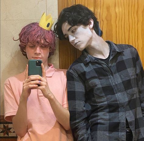 Gumball And Marshall, Gay Halloween Costumes, Gay Costume, Gay Outfits, Prince Gumball, Couples Cosplay, Couple Cosplay, Matching Halloween Costumes, Diy Kostüm