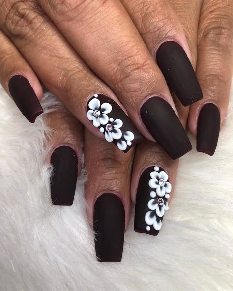 Black Flower Almond Nails, Black Acrylic Nails Flower Designs, Black Nails With 3d Flowers, Black Nails With White Flowers, Black Nails White Flower, Black Nails With Flowers, 3d Acrylic Nails Flowers Black White, Black Flower Nails, 3d Flower Nails