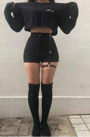 Egirl Summer Outfits, Cool Summer Outfits, Goth Outfits, Alternative Outfits, Edgy Outfits, Short Shorts, Teen Fashion Outfits, Grunge Outfits, Thigh High