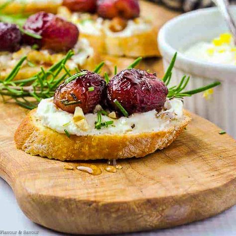 Grape Crostini, Gluten Free Finger Foods, Cheese Crostini, Garlic Parmesan Wings, Goat Cheese Crostini, Crostini Appetizers, Roasted Tomatillo, Whipped Goat Cheese, Hot Appetizers