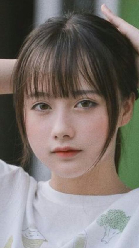 Japanese Fringe Hairstyle, Bangs Short Forehead Round Face, Soft Wispy Bangs Korean, Japanese Bangs Hairstyles, Anime Bangs Haircuts Irl, Hair Bangs For Round Face, Hair Styles For Round Faces 2020, Japanese Short Hair With Bangs, Japanese Bangstyle Hair