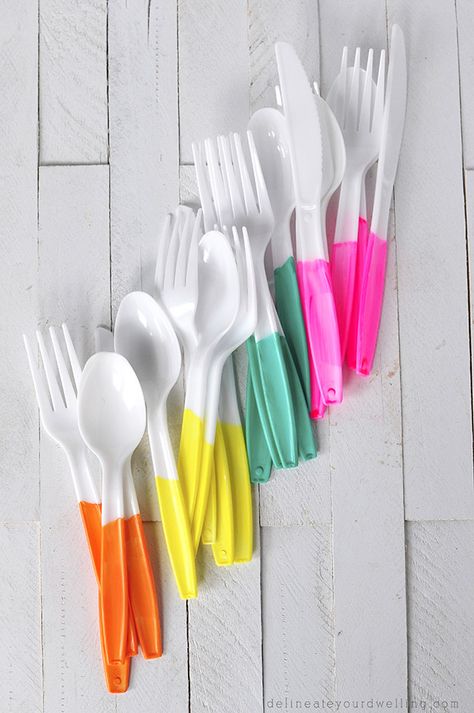 DIY Party Ideen l Plastikbesteck am Stiel bunt färben Party Cutlery, Mexican Fiesta Party, Fiesta Tropical, Taco Party, Plastic Cutlery, 5 De Mayo, Fiesta Birthday, Painting Plastic, Plastic Spoons