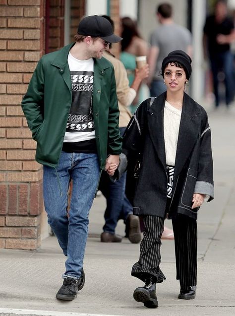 Robert Pattinson and FKA twigs Fka Twigs Style, Robert Douglas, Fka Twigs, Celebrity Street Style, Neutral Outfit, Fashion Couple, 인물 사진, Robert Pattinson, Mode Inspiration