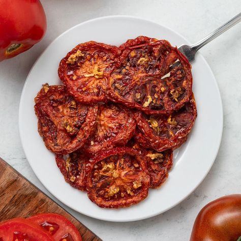 Oven Dried Tomatoes Pesto Flatbread Pizza, Vegan Kebab, Make Sun Dried Tomatoes, Oven Dried Tomatoes, Tomato Pasta Salad, Oven Roasted Tomatoes, Vegan Gravy, Broccoli Pasta, Slow Roast