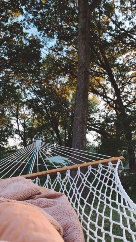 Hammock Vibes, Aesthetic Hammock, Cozy Summer Aesthetic, Laid Back Aesthetic, Porch Hammock, Hammock Aesthetic, Hammock Patio, Aesthetic Beach House, Cold Aesthetic