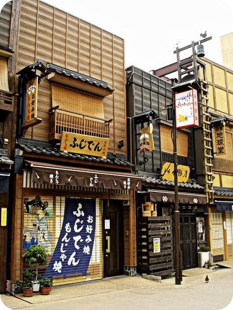 Japanese Restaurant Exterior, Tokyo Alleyway, Japanese Exterior, Beautiful Shops, Building Reference, Restaurant Exterior Design, Japanese Restaurant Design, Render Architecture, Japanese Bar