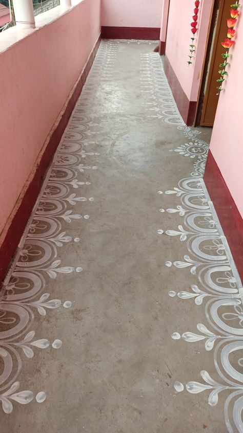 Paint Rangoli Designs On Floor Simple, Chitta Design, Rangoli With Paints On Floor, Rangoli Painting On Floor, Paint Rangoli Designs On Floor, Painting Rangoli Design, Easy Rangoli Designs Videos, Very Easy Rangoli Designs, Alpona Design