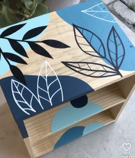 Painted Crates Ideas, Cute Box Painting Ideas, Boho Painted Furniture, Funky Wall Paint, Painted Shelves, Boho Painting, Diy Wood Projects Furniture, Redo Furniture, Diy Art Painting