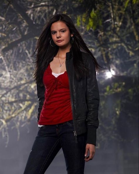 Elena Gilbert 60s Dance Outfit, Elena Gilbert Full Body Pic, Bonnie Bennett Outfits, Tvd Fashion, Vampire Diaries Season 1, Nina Dobrev Vampire Diaries, Elena Gilbert Style, Biker Girl Outfits, Downtown Style